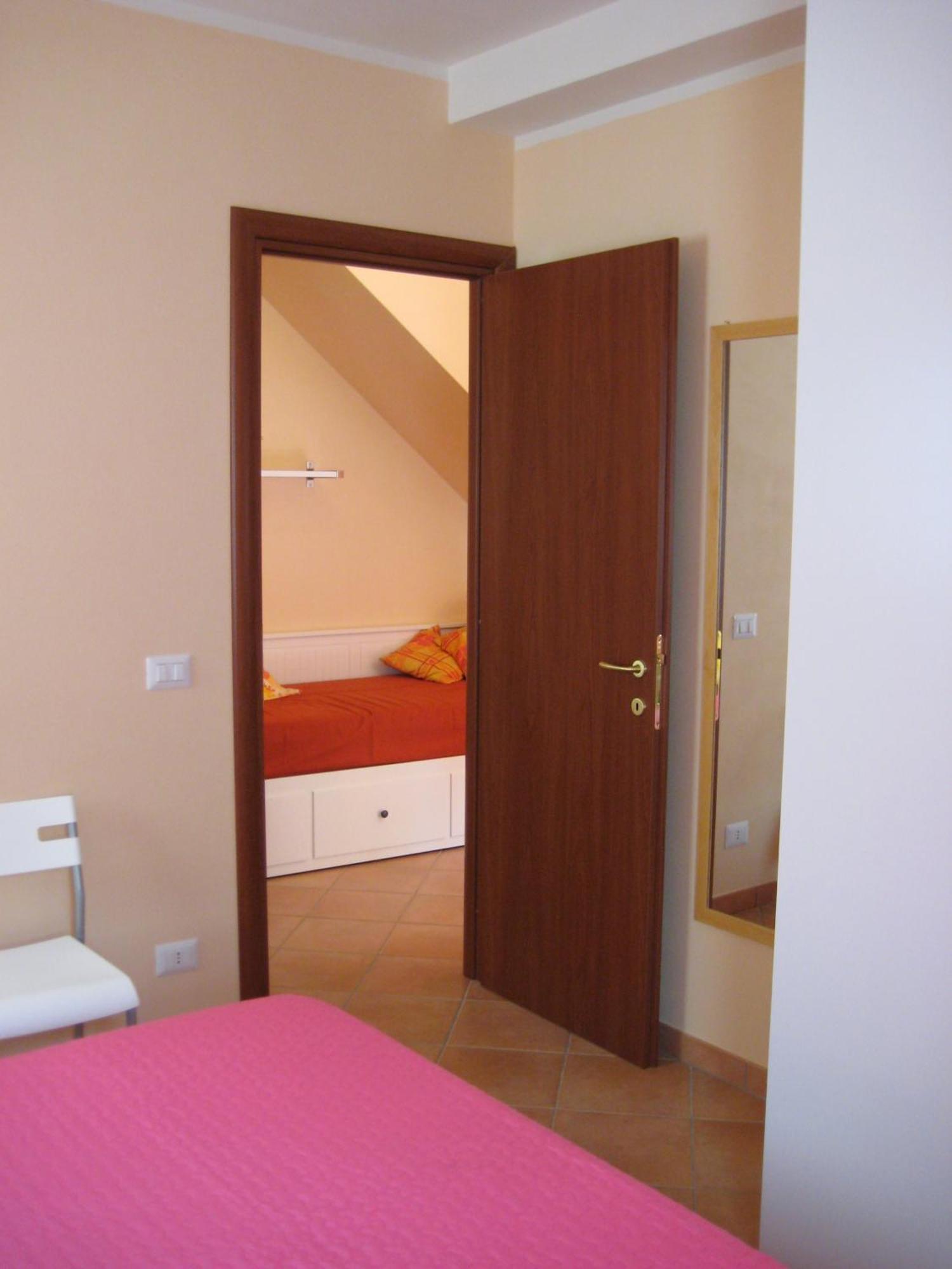 Gaia Holidays Apartments Чефалу Номер фото